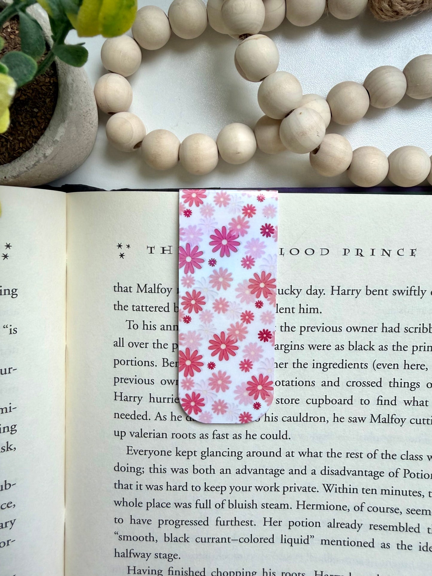 Daisies holographic magnetic bookmark
