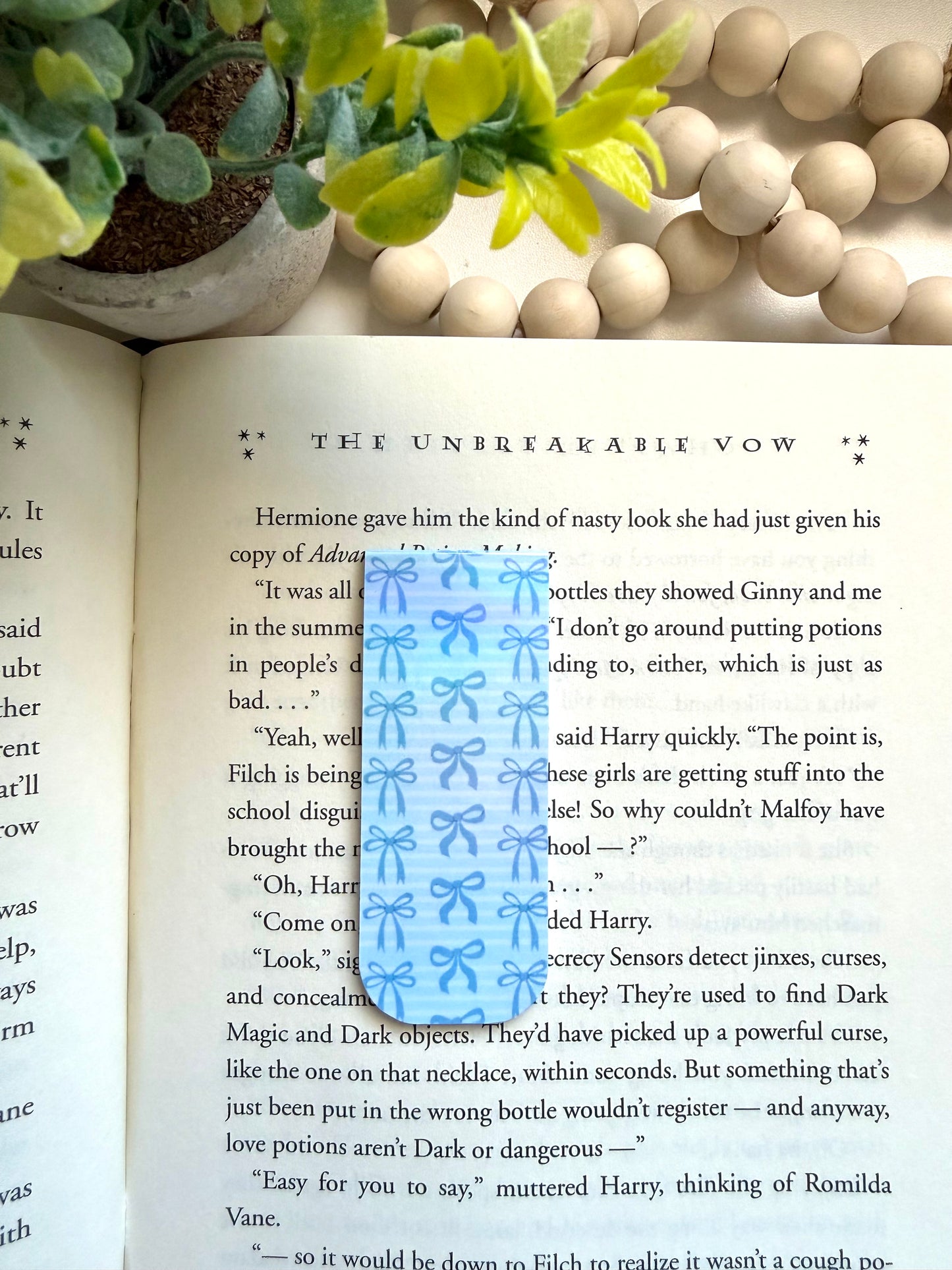 Blue bows holographic magnetic bookmark