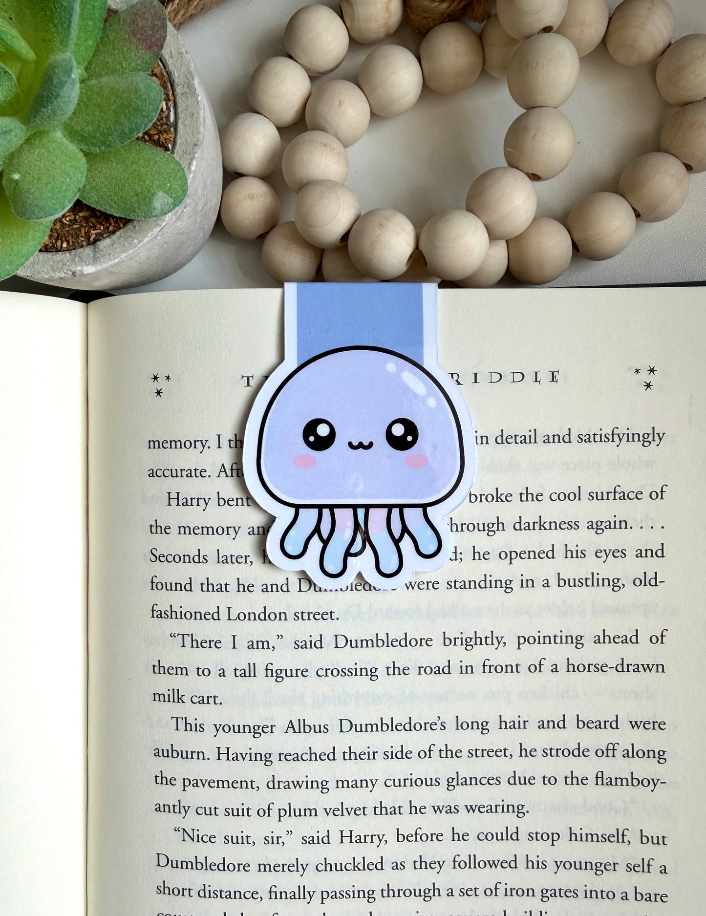 Squishy magnetic bookmark