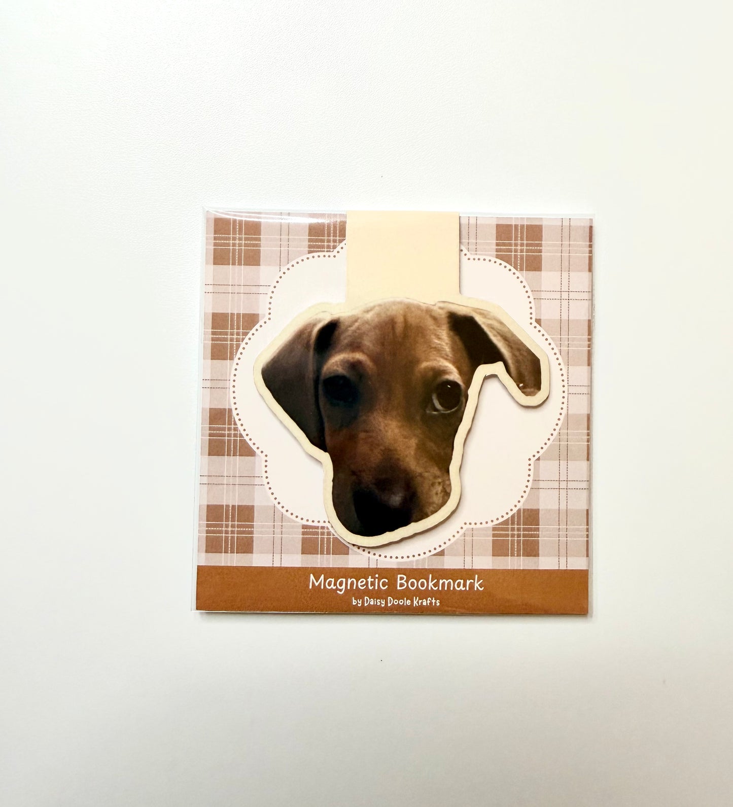 Customizable die-cut magnetic bookmark