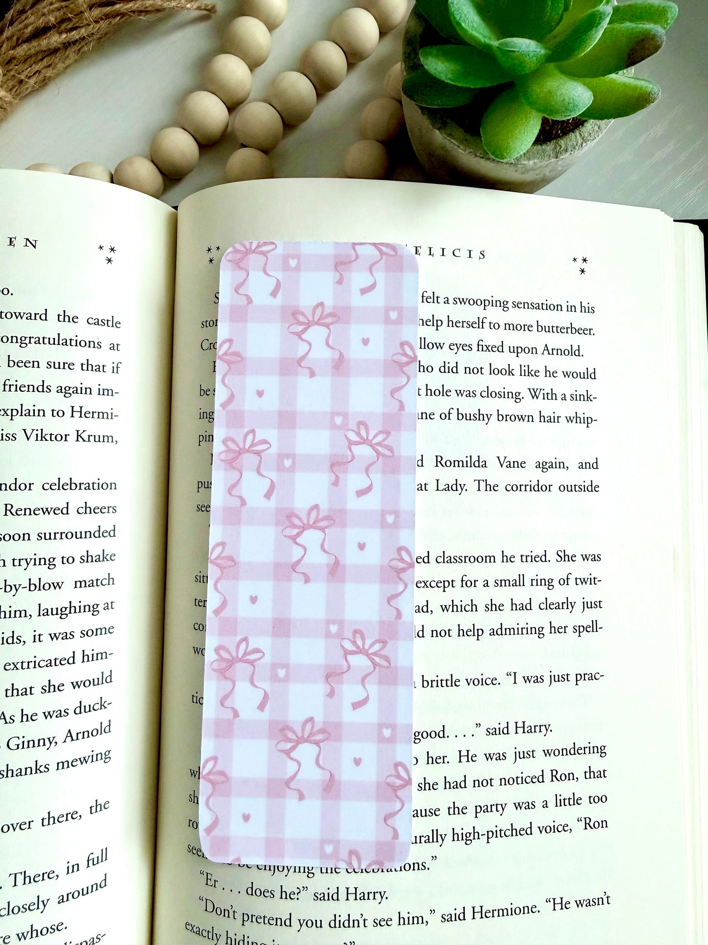 Pink bow bookmark