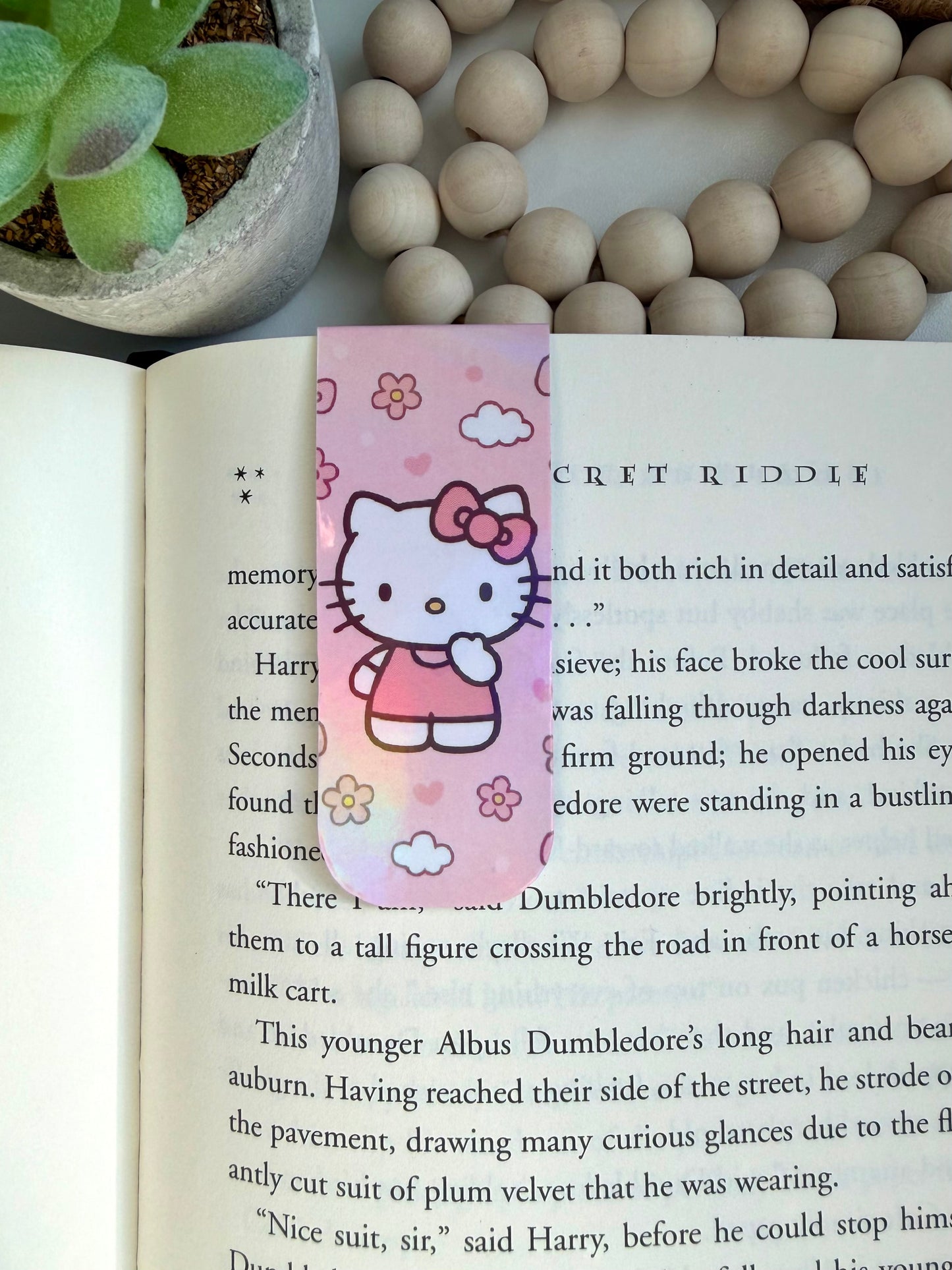 Hello kitty holographic magnetic bookmark