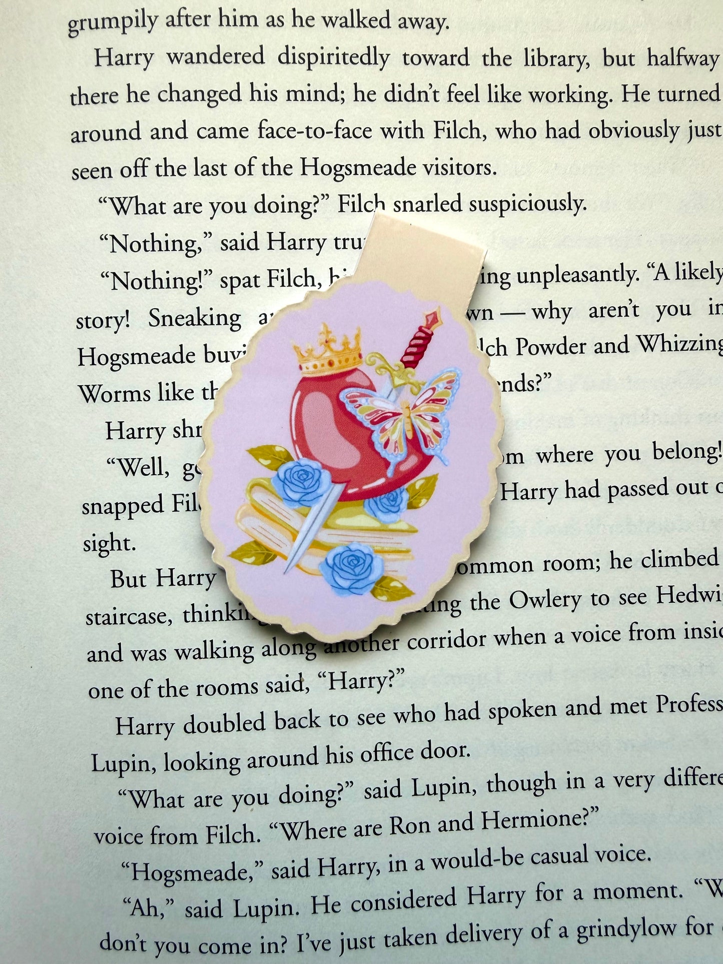 Crowned heart magnetic bookmark