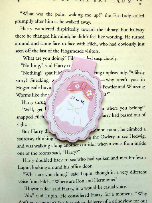 Dreamy boo magnetic bookmark