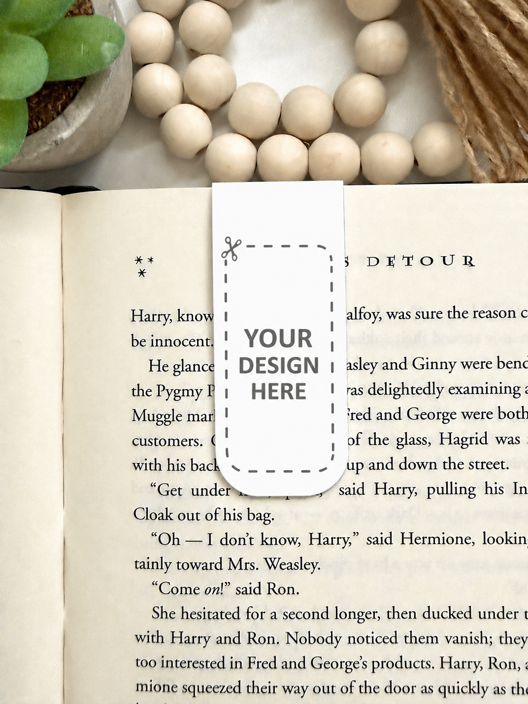 Customizable magnetic bookmark