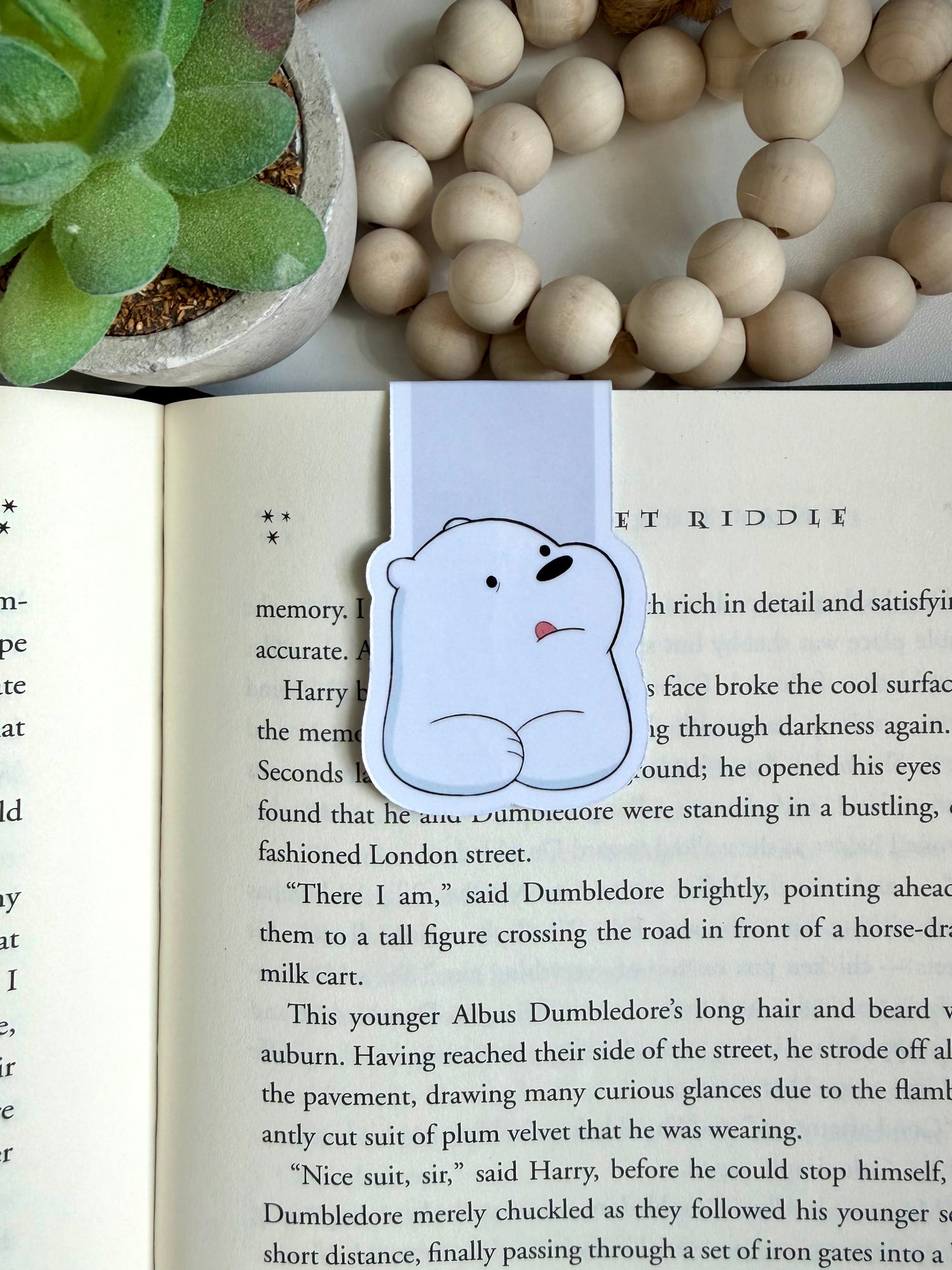 Polar bear magnetic bookmark
